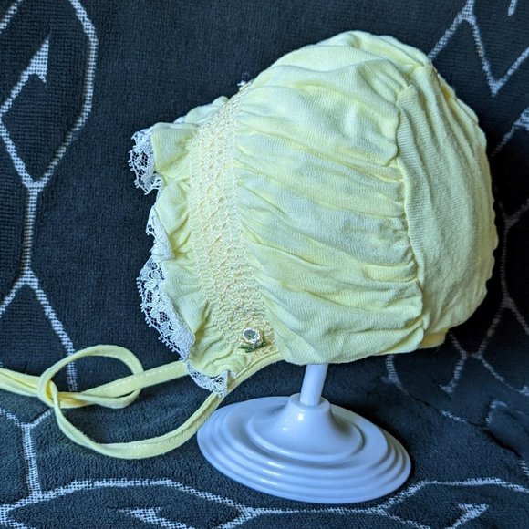 10% OFF   Vintage Smocked Baby Bonnet   c mid-1970s - Picture 5 of 5